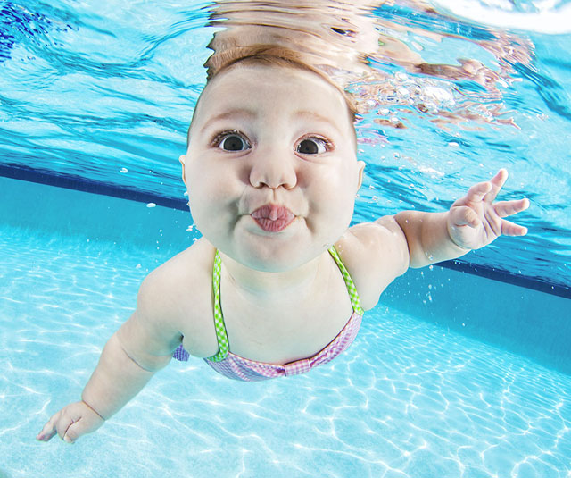 младенцы в бассейне Seth Casteel