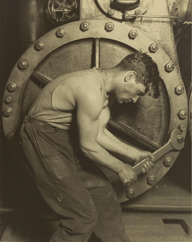 Льюис Хайн, Механик и паровой насос, 1921 год. Предоставлено музеем Гетти
