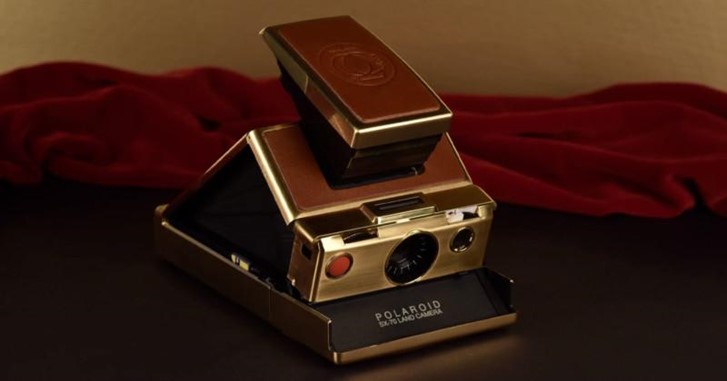 Легендарный Polaroid SX-70  из золота в 24 карата